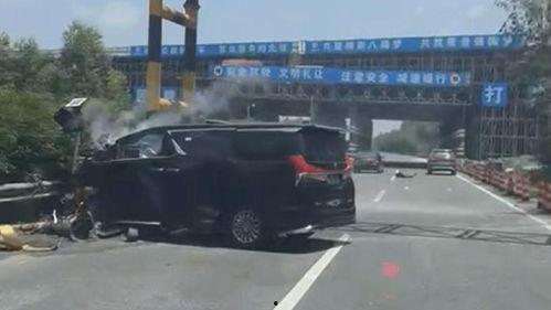 伊滨最新车祸爆料新闻视频,视频揭示惊险瞬间,悲剧原因引关注 第1张 伊滨最新车祸爆料新闻视频,视频揭示惊险瞬间,悲剧原因引关注 第1张